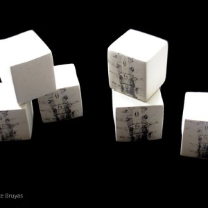 Debout : Cubes porcelaine et chromo 6 x 6 cm