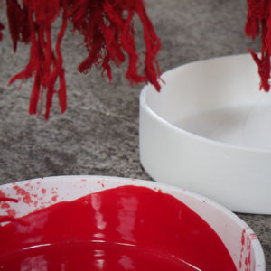 détail – Mécanique des fluides – Porcelaine émaillée rouge – detail Fluid mechanics. Red glazed porcelain